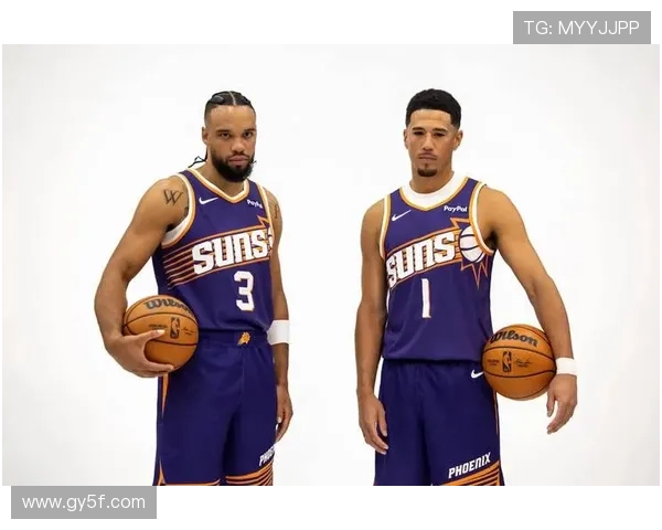 布克第三节强势回归5投4中砍下12分助力球队成功反超比分